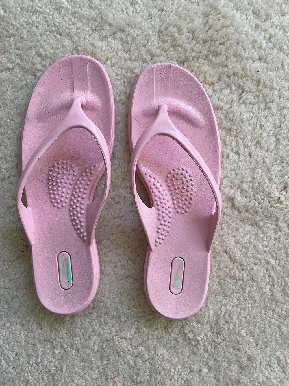 OKA b. Pink Women's Massage-Textured Thong Sandals